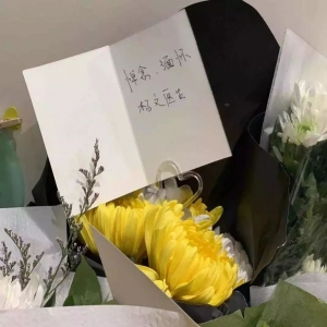 “白大褂不是铠甲，白衣天使们也不是神”
