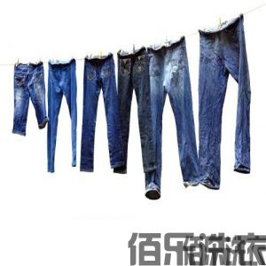     为什么你的牛仔裤遇水将会“性情大变”？牛仔裤的颜色会混到水里染到其他衣物上，或者染到你身上成为“阿凡达”，如果在洗牛仔裤的过程中你遭遇了以上烦恼，那么这篇文章将让你大有收获！为什么牛仔裤会褪色？   