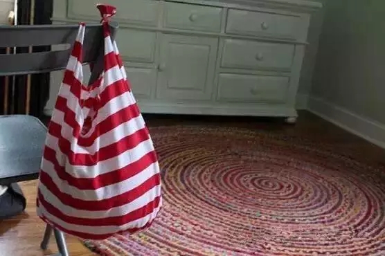 T恤衣服变形了该怎么处理,特别领子口变形要怎么办我们一起来分享(图5) T恤领子变形变松了怎么办?小妙招来恢复二次利用有高招!