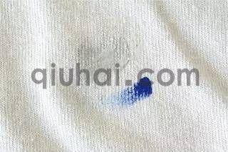衣服晒干后沾满卫生纸屑,只要1块“刷碗布”,马上恢复“干净”(图4) 衣服晒干后沾满卫生纸屑,只要1块“刷碗布”,马上恢复“干净”(图4)